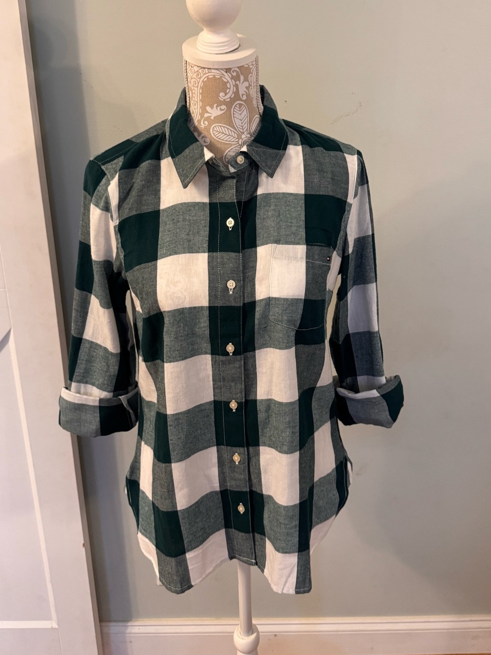 NWT Tommy Hilfiger Women’s Green/White Plaid Roll Tab Sleeve Flannel, Size S